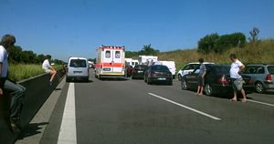 Autobahn BAB 8 bei Olching: Schwerer Verkehrsunfall