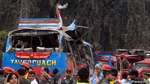 Bus Bombing Kills 15 in Pakistan