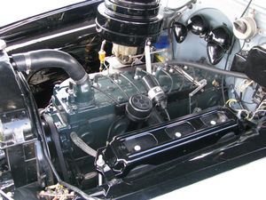 1951 Pontiac Chieftain Deluxe Engine