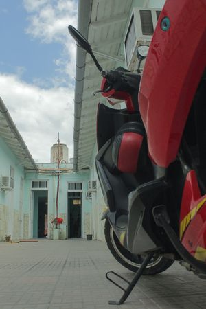 Scooter in Cuba